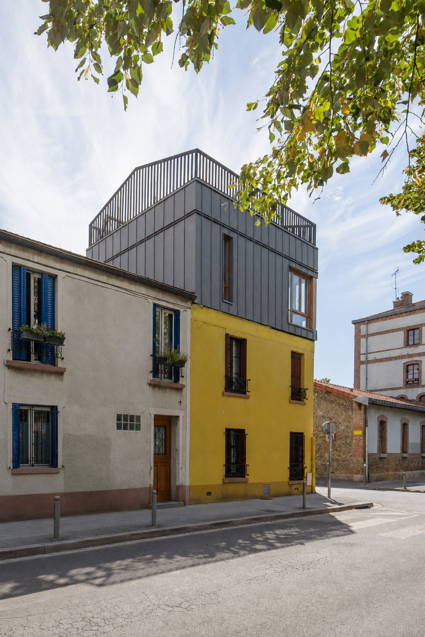 Maison B.
