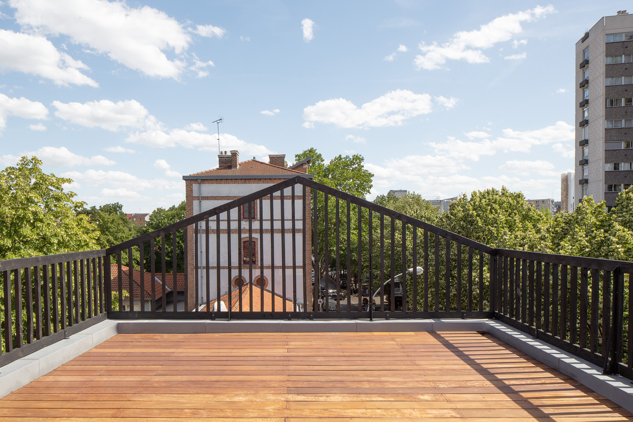 Maison B.
